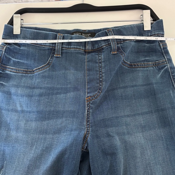 Judy Blue Pull on Jeans NO ZIPPER! Boyfriend Fit, minimal distressing cuffed 30 - Picture 6 of 6